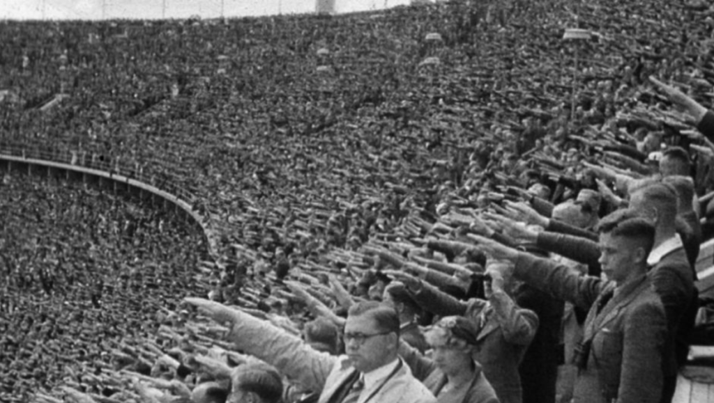 1936, les Jeux olympiques nazis de Berlin : inauguration du relais de la flamme  olympique